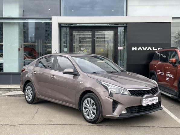 Kia Rio IV Рестайлинг с пробегом 2020 года, цена 1 359 000 рублей, 175002 км, седан, Автокод Объявления