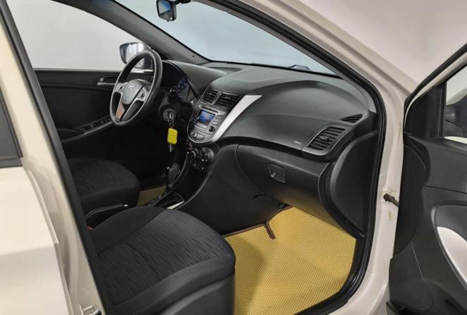 Hyundai Solaris I Рестайлинг с пробегом 2015 года, цена 879 000 рублей, 182544 км, хэтчбек, Автокод Объявления