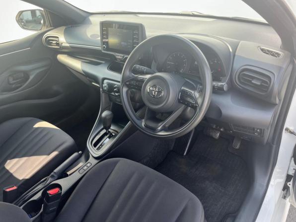 Toyota Yaris IV с пробегом 2021 года, цена 1 200 000 рублей, 85000 км, хэтчбек, Автокод Объявления