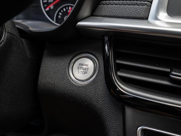 Kia Optima IV Рестайлинг с пробегом 2018 года, цена 2 250 000 рублей, 100846 км, седан, Автокод Объявления