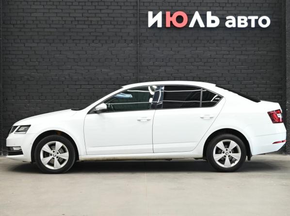 Skoda Octavia III (A7) Рестайлинг с пробегом 2018 года, цена 1 700 000 рублей, 272882 км, лифтбек, Автокод Объявления