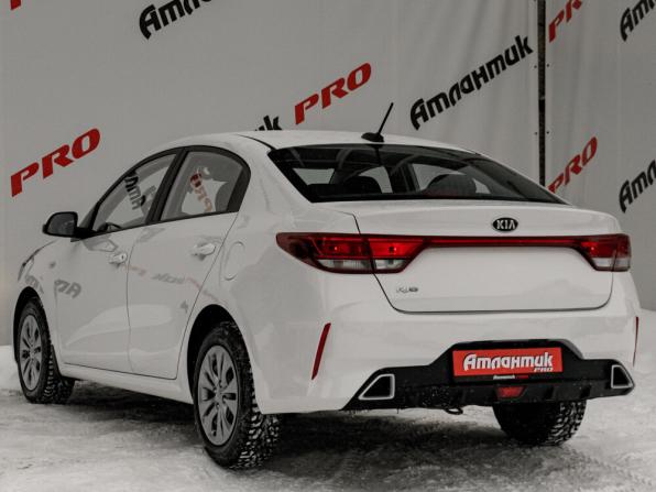 Kia Rio IV Рестайлинг с пробегом 2021 года, цена 1 615 000 рублей, 77500 км, седан, Автокод Объявления