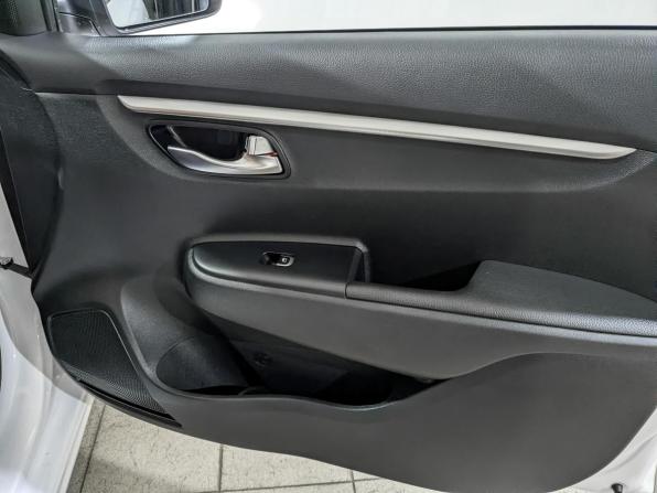Kia Rio IV Рестайлинг с пробегом 2021 года, цена 1 650 000 рублей, 68826 км, седан, Автокод Объявления