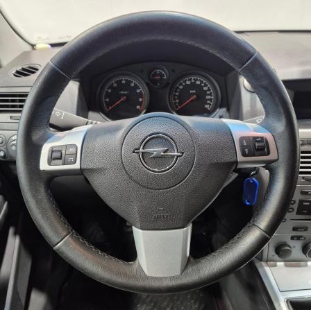 Opel Astra H Рестайлинг с пробегом 2012 года, цена 620 000 рублей, 209049 км, седан, Автокод Объявления