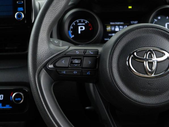 Toyota Yaris IV с пробегом 2021 года, цена 1 249 999 рублей, 74938 км, хэтчбек, Автокод Объявления