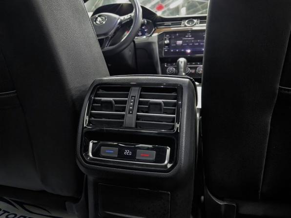 Volkswagen Passat B8 с пробегом 2017 года, цена 1 999 000 рублей, 280123 км, седан, Автокод Объявления