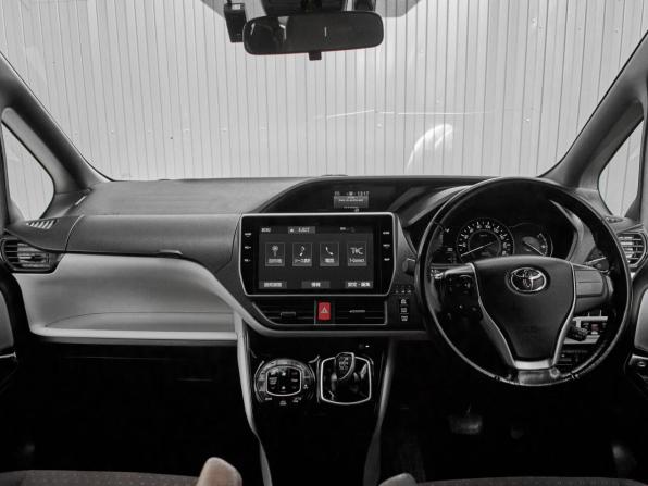 Toyota Noah III (R80) Рестайлинг с пробегом 2018 года, цена 2 370 000 рублей, 126503 км, минивэн, Автокод Объявления