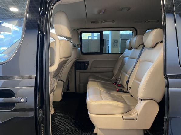Hyundai H-1 II Рестайлинг 2 с пробегом 2019 года, цена 2 590 000 рублей, 257980 км, минивэн, Автокод Объявления
