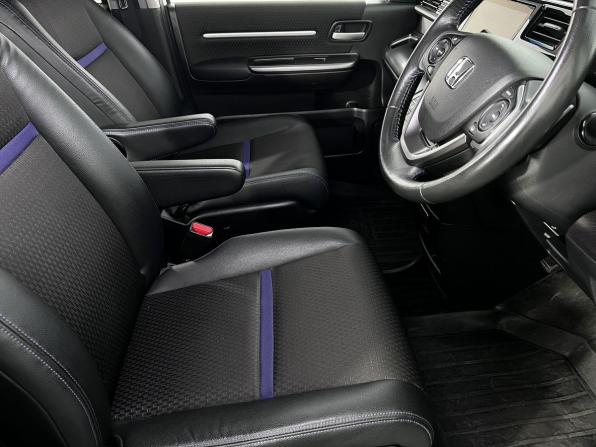 Honda Stepwgn V Рестайлинг с пробегом 2019 года, цена 2 600 000 рублей, 52000 км, минивэн, Автокод Объявления