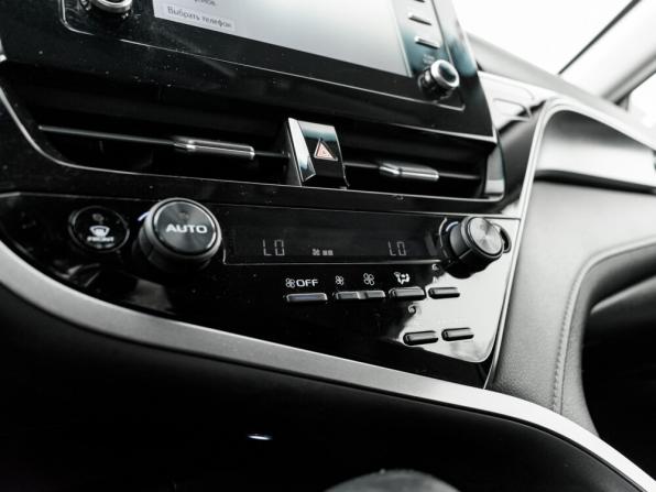 Toyota Camry VIII (XV70) Рестайлинг с пробегом 2021 года, цена 2 750 000 рублей, 92662 км, седан, Автокод Объявления