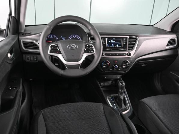Hyundai Solaris II с пробегом 2017 года, цена 1 329 000 рублей, 180579 км, седан, Автокод Объявления