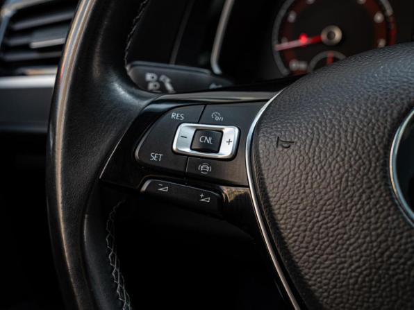 Volkswagen Jetta VII с пробегом 2019 года, цена 1 915 000 рублей, 128449 км, седан, Автокод Объявления