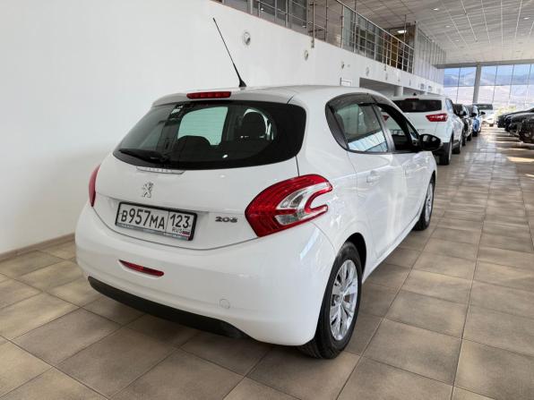 Peugeot 208 I с пробегом 2013 года, цена 800 000 рублей, 135000 км, хэтчбек, Автокод Объявления