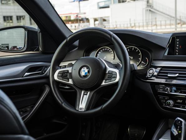 BMW 5 серии VII (G30/G31/G38) с пробегом 2017 года, цена 2 898 000 рублей, 276000 км, седан, Автокод Объявления