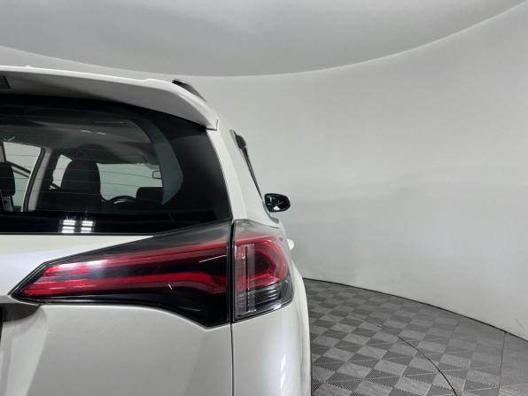 Toyota RAV4 IV (XA40) Рестайлинг с пробегом 2017 года, цена 2 299 000 рублей, 191000 км, внедорожник, Автокод Объявления