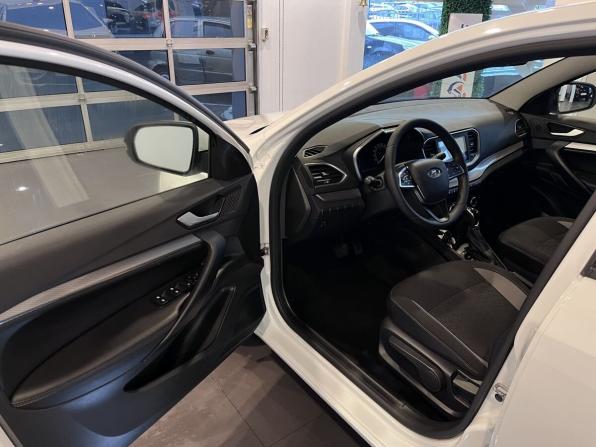 Lada (ВАЗ) Vesta I Рестайлинг (NG) с пробегом 2024 года, цена 1 558 000 рублей, 23861 км, седан, Автокод Объявления