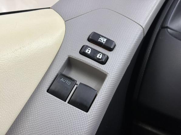 Toyota Yaris II Рестайлинг с пробегом 2010 года, цена 665 000 рублей, 97969 км, хэтчбек, Автокод Объявления