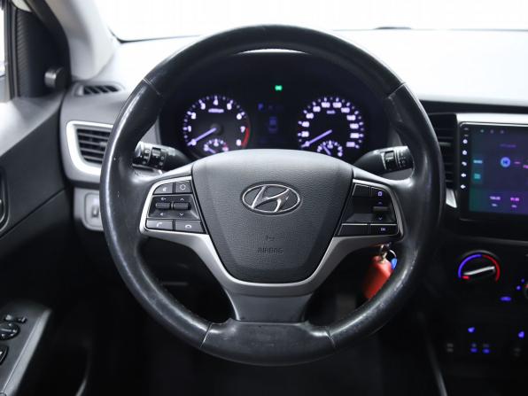 Hyundai Solaris II с пробегом 2017 года, цена 1 230 000 рублей, 141700 км, седан, Автокод Объявления