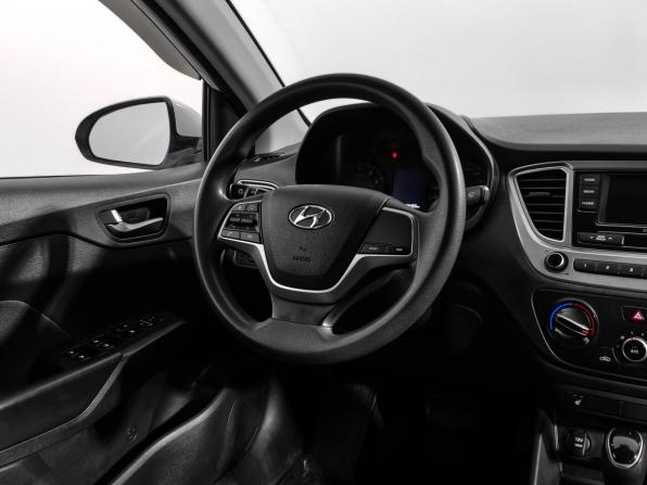 Hyundai Solaris II Рестайлинг с пробегом 2022 года, цена 1 700 000 рублей, 92492 км, седан, Автокод Объявления