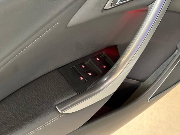 Opel Astra J с пробегом 2012 года, цена 985 000 рублей, 132100 км, универсал, Автокод Объявления