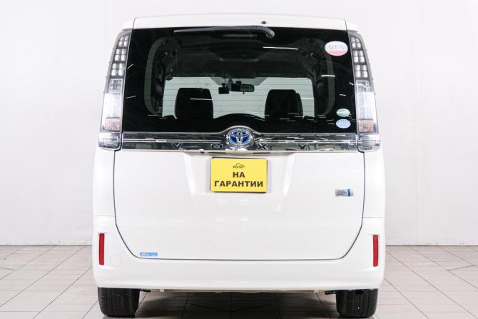 Toyota Voxy III (R80) с пробегом 2015 года, цена 1 649 000 рублей, 244000 км, минивэн, Автокод Объявления