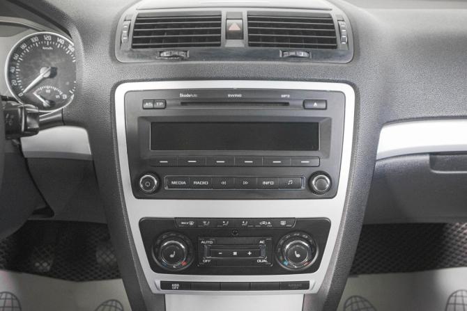 Skoda Octavia II (A5) Рестайлинг с пробегом 2011 года, цена 649 000 рублей, 301400 км, лифтбек, Автокод Объявления