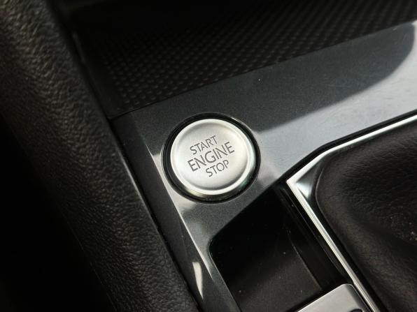 Volkswagen Tiguan II Рестайлинг с пробегом 2022 года, цена 3 099 000 рублей, 67948 км, внедорожник, Автокод Объявления