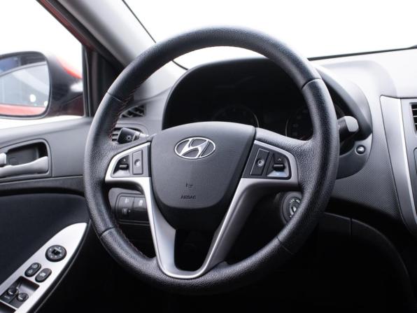 Hyundai Solaris I Рестайлинг с пробегом 2016 года, цена 995 000 рублей, 113226 км, седан, Автокод Объявления