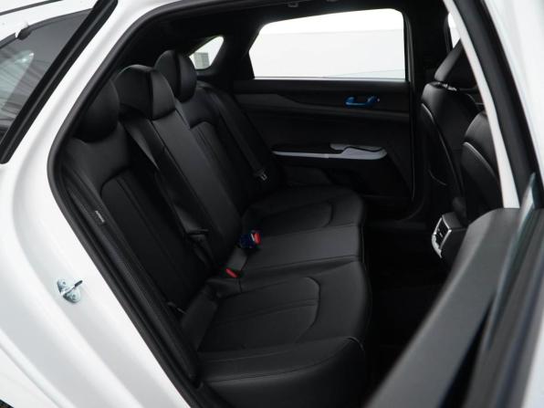 Kia K5 III Рестайлинг с пробегом 2026 года, цена 4 699 077 рублей, 10 км, седан, Автокод Объявления