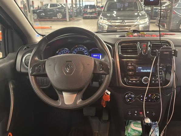 Renault Sandero II с пробегом 2015 года, цена 990 000 рублей, 100321 км, хэтчбек, Автокод Объявления