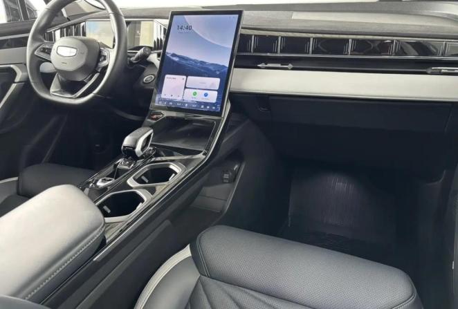 Geely Atlas II с пробегом 2024 года, цена 2 695 000 рублей, 28004 км, внедорожник, Автокод Объявления
