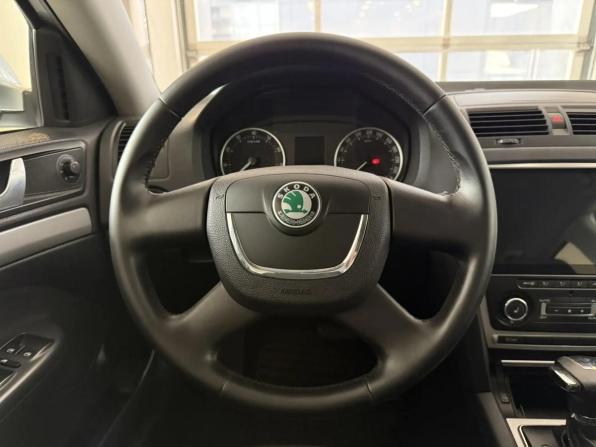 Skoda Octavia II (A5) Рестайлинг с пробегом 2013 года, цена 930 000 рублей, 182355 км, лифтбек, Автокод Объявления