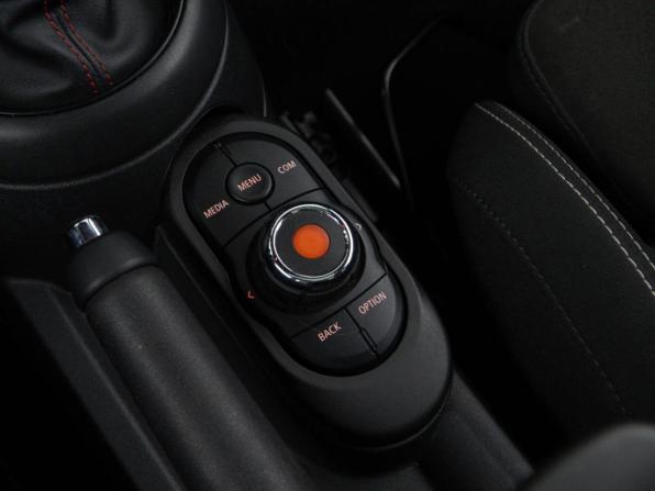 Mini Hatch III (F55/F56) Рестайлинг с пробегом 2021 года, цена 3 399 444 рубля, 49431 км, хэтчбек, Автокод Объявления