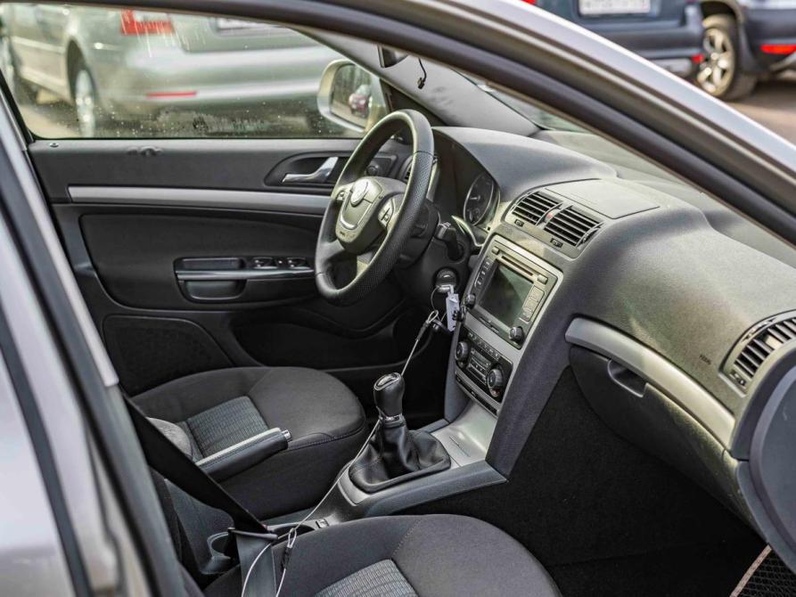 Skoda Octavia II (A5) Рестайлинг Санкт-Петербург  - изображение 14