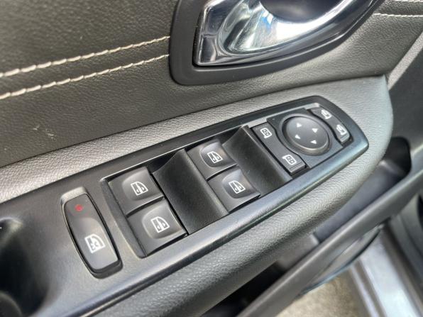 Renault Scenic III Рестайлинг с пробегом 2013 года, цена 1 059 000 рублей, 341843 км, компактвэн, Автокод Объявления