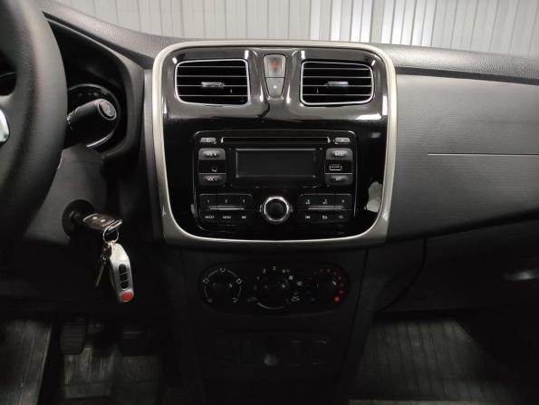 Renault Logan II с пробегом 2018 года, цена 583 000 рублей, 110000 км, седан, Автокод Объявления
