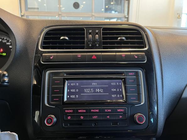 Volkswagen Polo V с пробегом 2014 года, цена 1 045 000 рублей, 94877 км, седан, Автокод Объявления