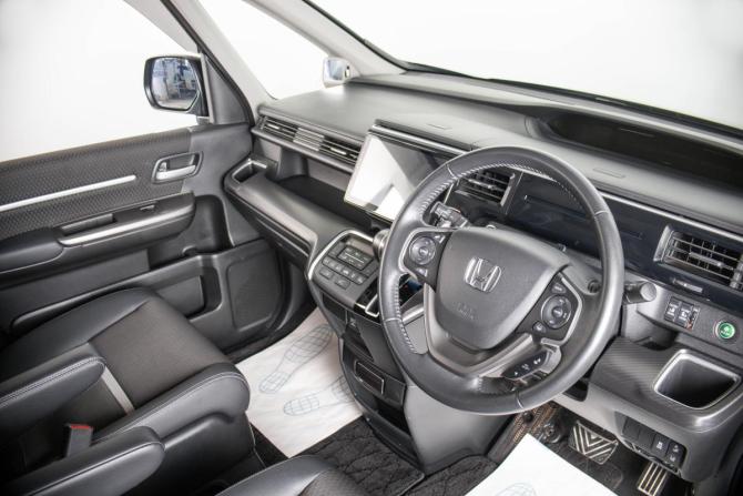 Honda Stepwgn V Рестайлинг с пробегом 2017 года, цена 2 619 000 рублей, 38640 км, минивэн, Автокод Объявления
