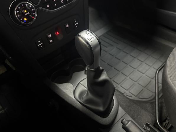 Renault Logan II Рестайлинг с пробегом 2021 года, цена 1 350 000 рублей, 47500 км, седан, Автокод Объявления