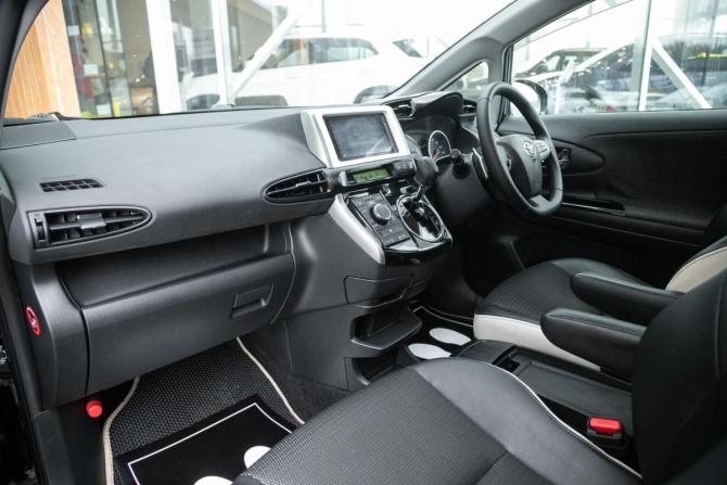 Toyota Wish II Рестайлинг с пробегом 2014 года, цена 1 498 000 рублей, 176000 км, минивэн, Автокод Объявления