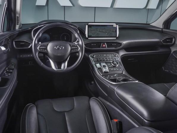 Hyundai Santa Fe IV Рестайлинг с пробегом 2023 года, цена 4 479 000 рублей, 41767 км, внедорожник, Автокод Объявления