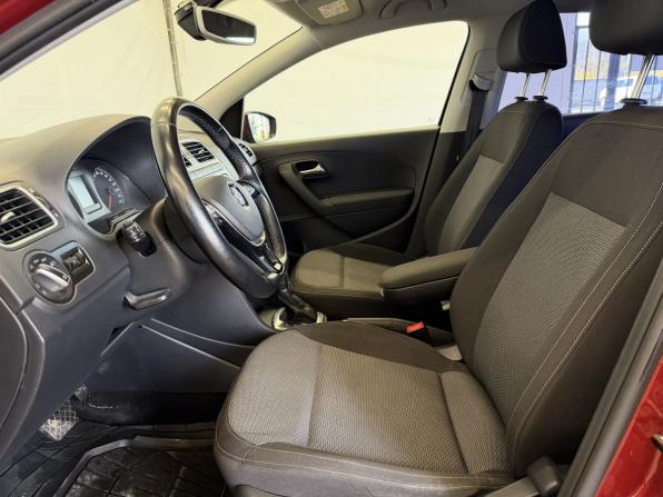 Volkswagen Polo V Рестайлинг с пробегом 2015 года, цена 1 160 000 рублей, 103000 км, седан, Автокод Объявления