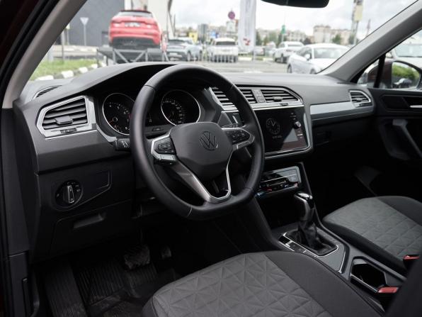 Volkswagen Tiguan II Рестайлинг с пробегом 2021 года, цена 3 044 000 рублей, 33165 км, внедорожник, Автокод Объявления