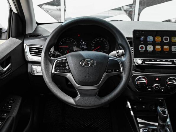 Hyundai Solaris II Рестайлинг с пробегом 2021 года, цена 1 398 000 рублей, 102405 км, седан, Автокод Объявления