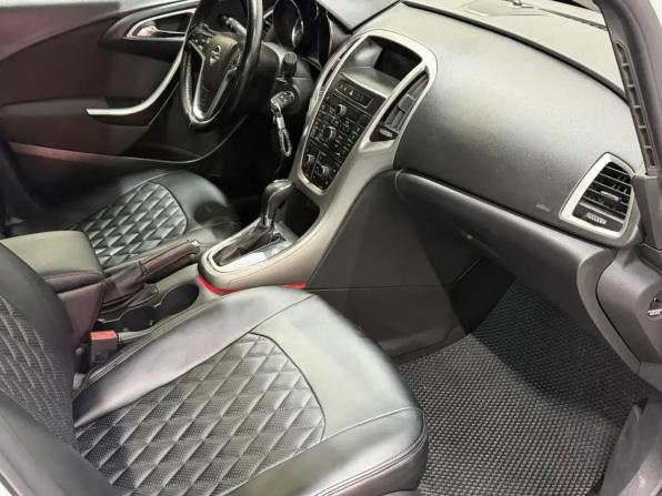 Opel Astra J с пробегом 2012 года, цена 599 000 рублей, 133777 км, хэтчбек, Автокод Объявления