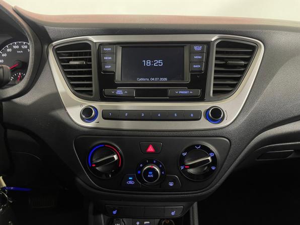 Hyundai Solaris II с пробегом 2018 года, цена 1 370 000 рублей, 71754 км, седан, Автокод Объявления