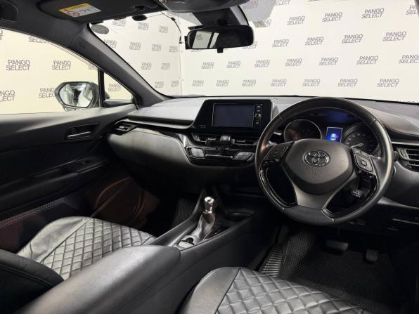 Toyota C-HR I Рестайлинг с пробегом 2018 года, цена 1 790 000 рублей, 66385 км, внедорожник, Автокод Объявления