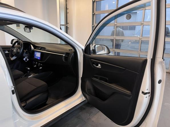 Kia Rio IV Рестайлинг с пробегом 2021 года, цена 2 050 000 рублей, 63078 км, хэтчбек, Автокод Объявления