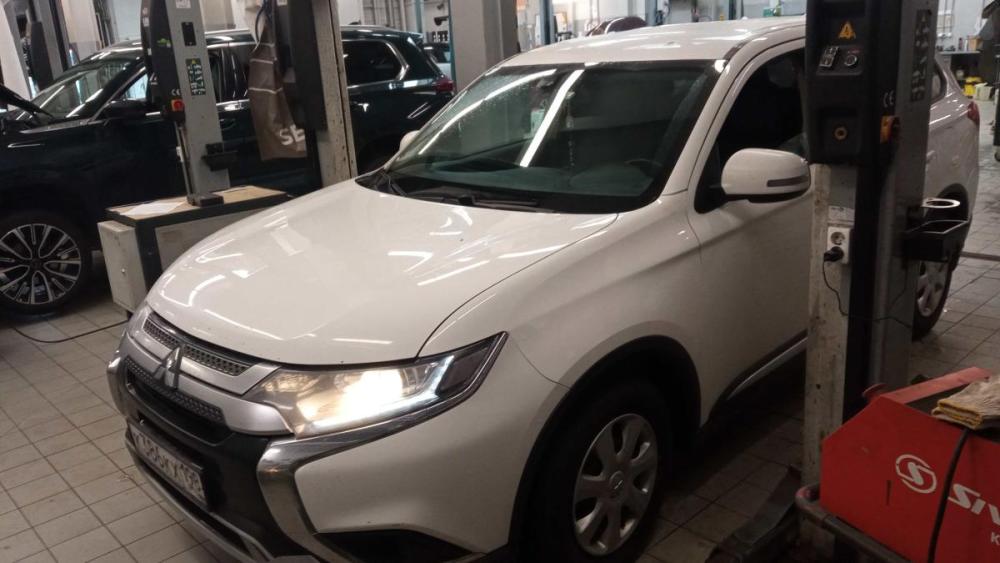Mitsubishi Outlander III Рестайлинг 3 Санкт-Петербург  - изображение 4