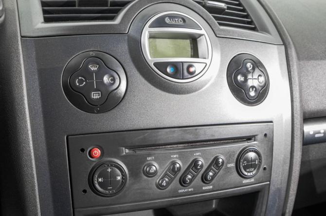 Renault Megane II Рестайлинг с пробегом 2008 года, цена 399 000 рублей, 240000 км, седан, Автокод Объявления